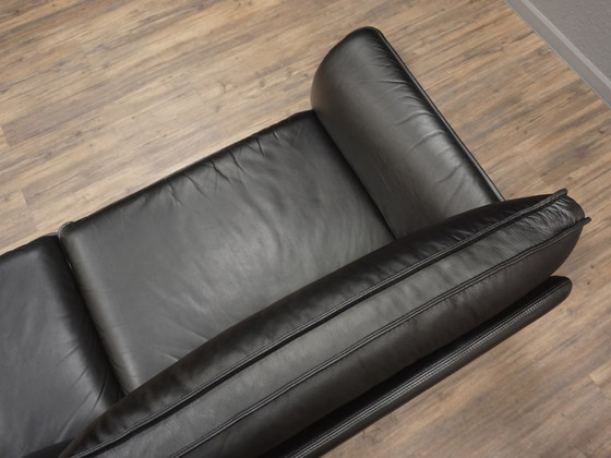 Image 1 of THREE POINT Scala | black | Classically elegant 2.5 seater leather sofa