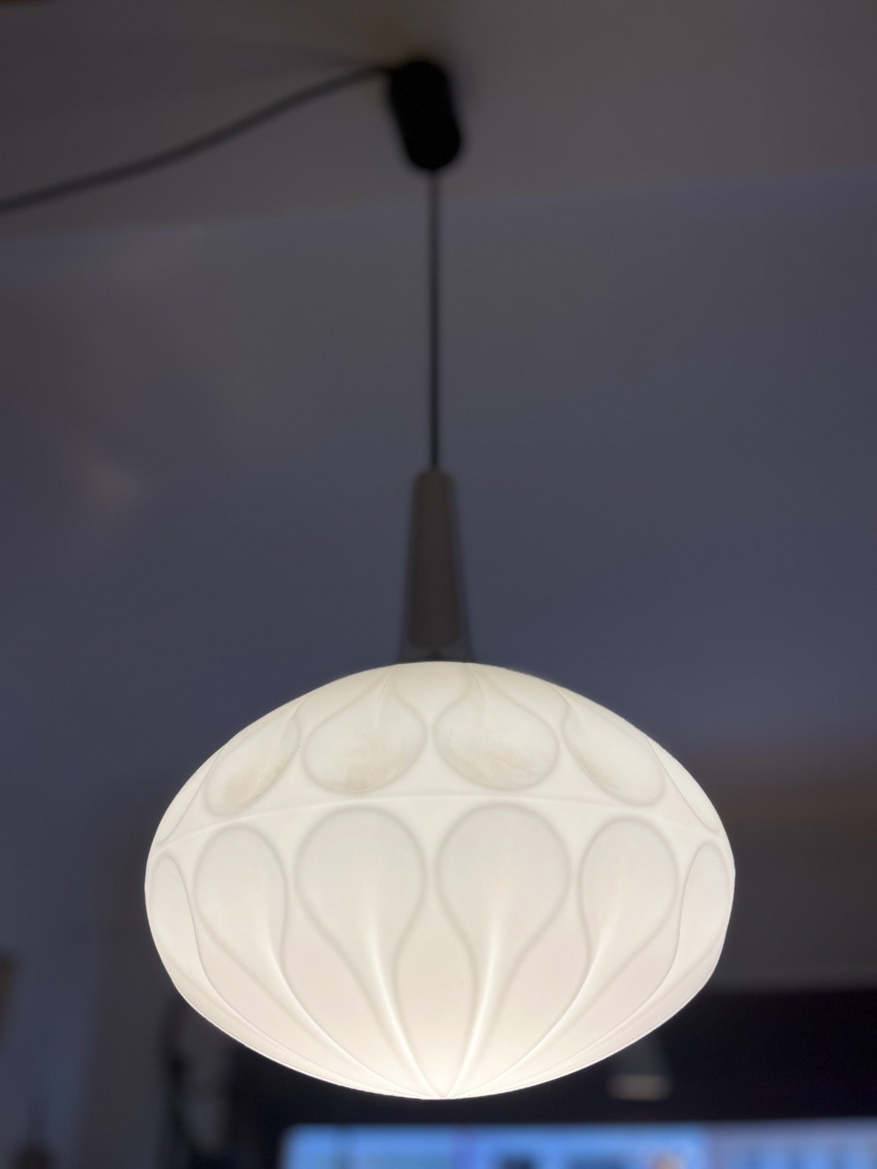 Lámpara colgante de cristal opalino de Peill & Putzler