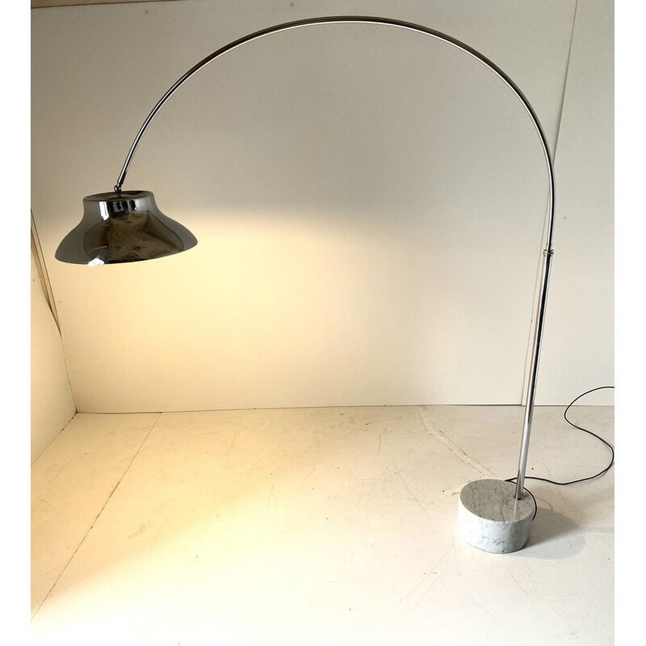 Vintage arc floor lamp in flexuble chrome and Carrara marble