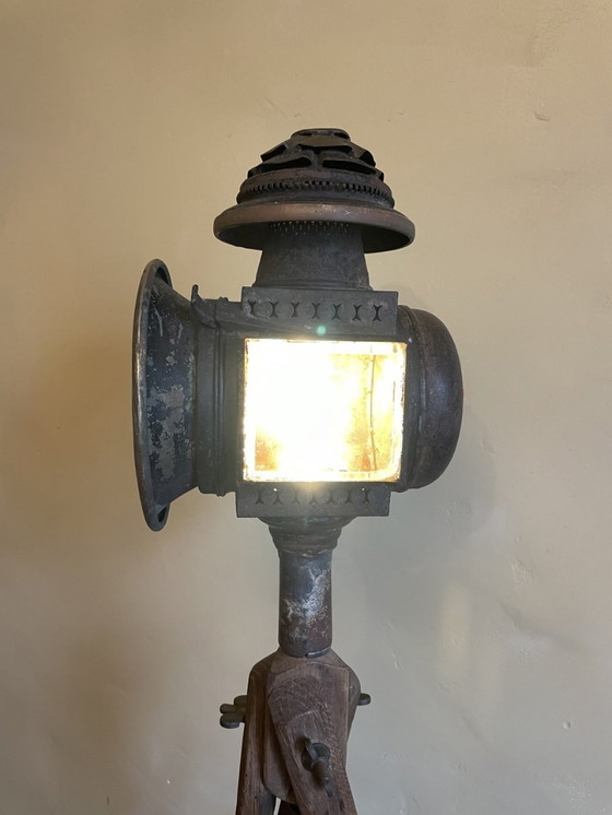 Image 1 of Lampada da terra industriale su vecchio treppiede francese