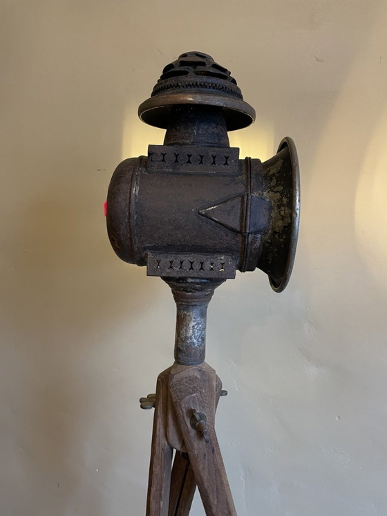 Image 1 of Lampada da terra industriale su vecchio treppiede francese