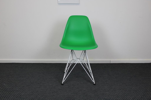 Lot de 4 chaises de salle à manger Vitra Eames DSR vertes, base blanche