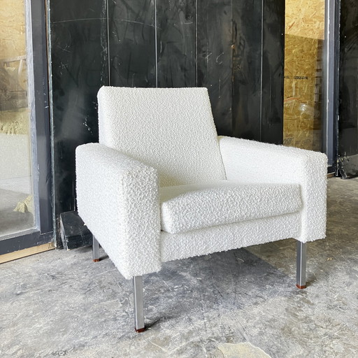 2x Vintage armchairs with off white bouclé