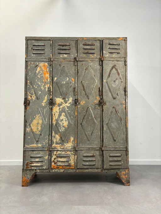 Industrial locker cabinet