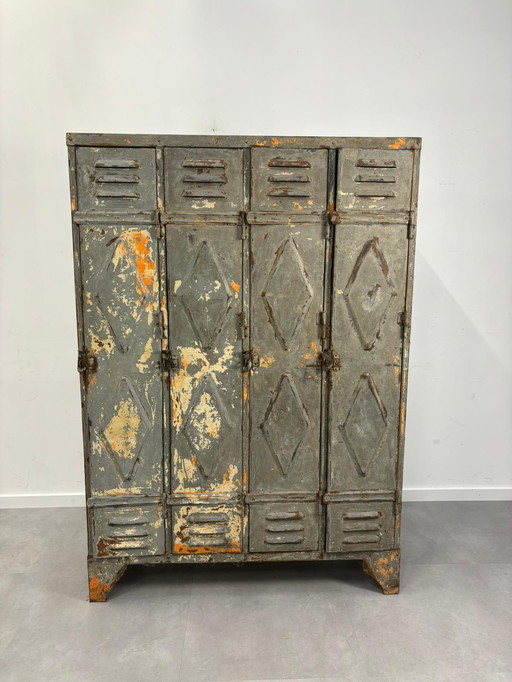 Industrial locker cabinet