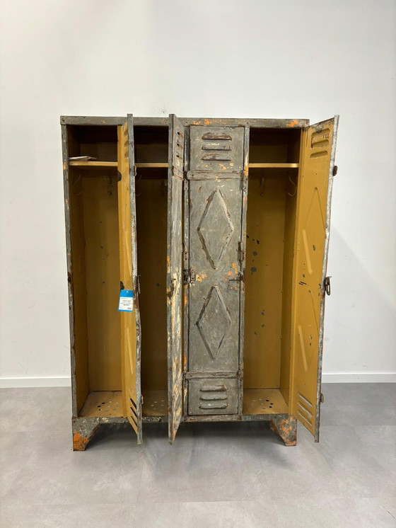 Image 1 of Industrial locker cabinet