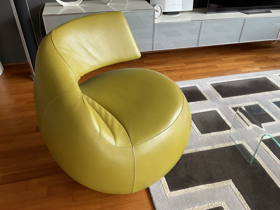 Image 1 of Leolux Gisa swivel armchair