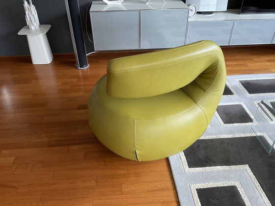 Image 1 of Leolux Gisa swivel armchair