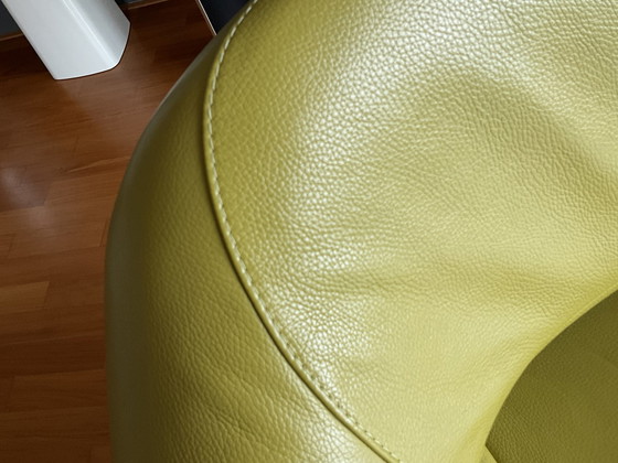 Image 1 of Leolux Gisa swivel armchair