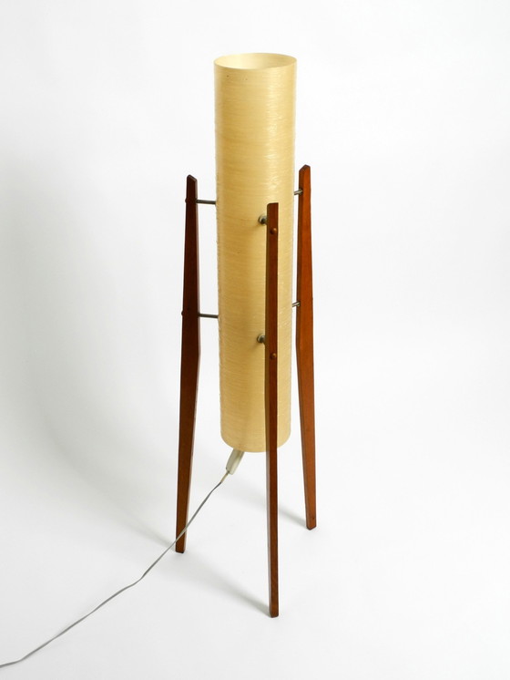 Image 1 of Schöne tschechische Mid Century Modern Tripod Teak Stehlampe "Rakete" mit Fiberglas-Schirm