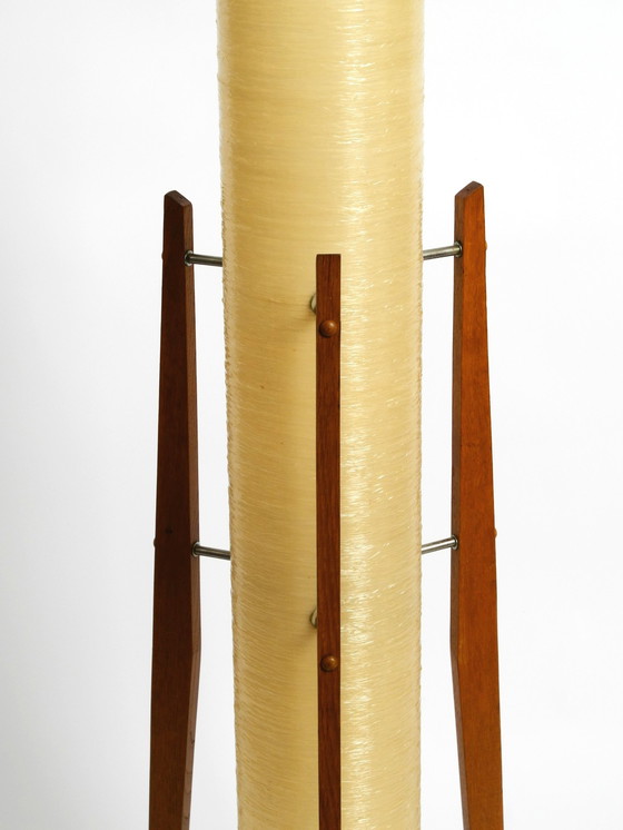 Image 1 of Schöne tschechische Mid Century Modern Tripod Teak Stehlampe "Rakete" mit Fiberglas-Schirm