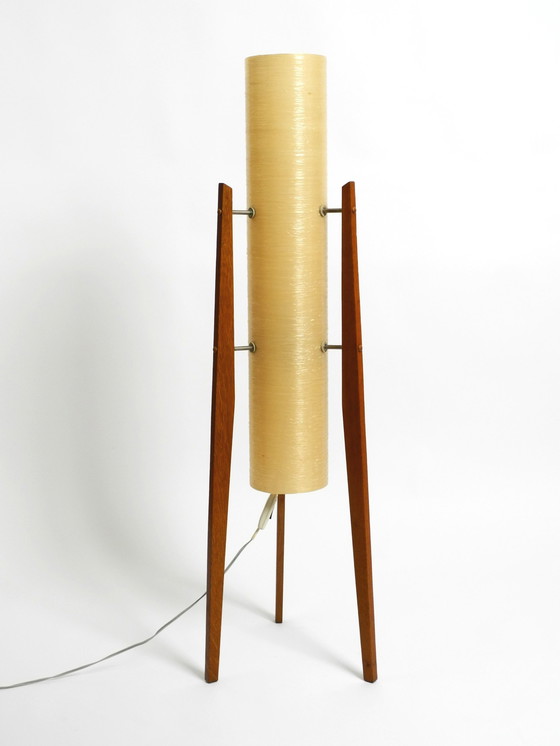 Image 1 of Schöne tschechische Mid Century Modern Tripod Teak Stehlampe "Rakete" mit Fiberglas-Schirm