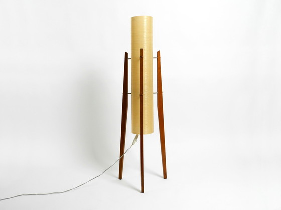 Image 1 of Schöne tschechische Mid Century Modern Tripod Teak Stehlampe "Rakete" mit Fiberglas-Schirm