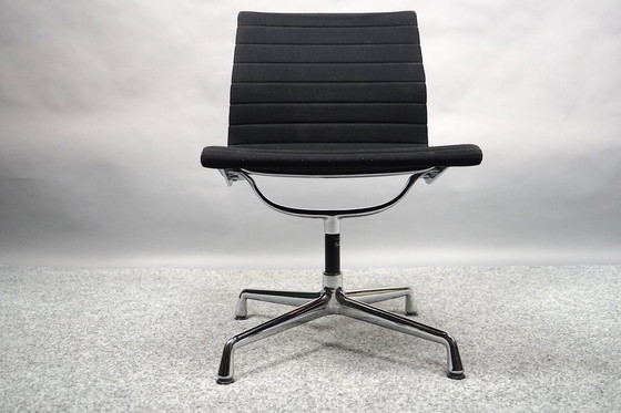 Image 1 of Mid - Century model Ea 102 swivel chair by Charles & Ray Eames for Vitra