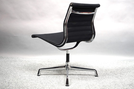 Image 1 of Mid - Century model Ea 102 swivel chair by Charles & Ray Eames for Vitra