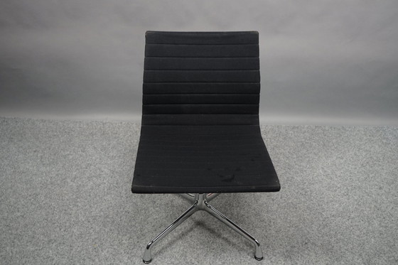 Image 1 of Mid - Century model Ea 102 swivel chair by Charles & Ray Eames for Vitra