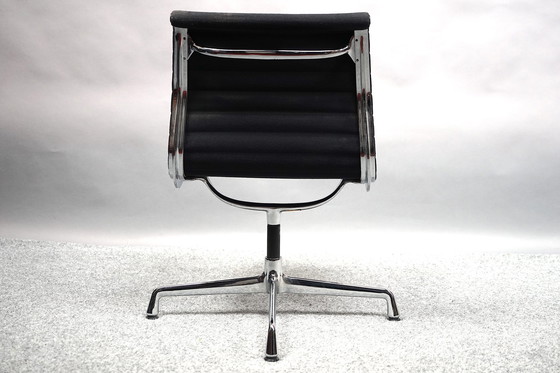 Image 1 of Mid - Century model Ea 102 swivel chair by Charles & Ray Eames for Vitra