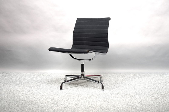 Image 1 of Mid - Century model Ea 102 swivel chair by Charles & Ray Eames for Vitra