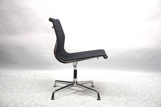 Image 1 of Mid - Century model Ea 102 swivel chair by Charles & Ray Eames for Vitra