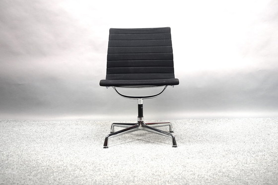 Image 1 of Mid - Century model Ea 102 swivel chair by Charles & Ray Eames for Vitra