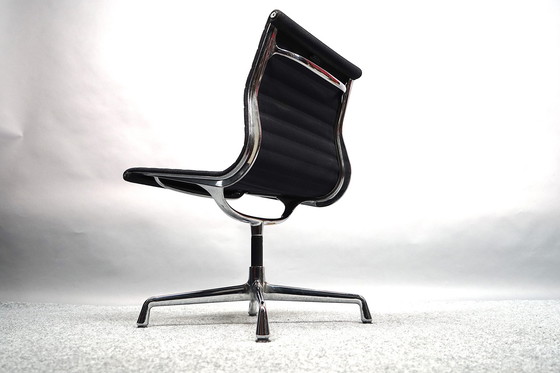 Image 1 of Mid - Century model Ea 102 swivel chair by Charles & Ray Eames for Vitra