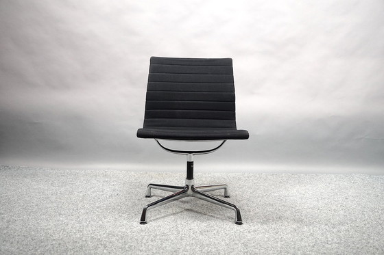 Image 1 of Mid - Century model Ea 102 swivel chair by Charles & Ray Eames for Vitra