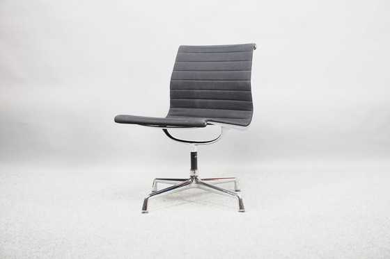 Image 1 of Mid - Century model Ea 102 swivel chair by Charles & Ray Eames for Vitra