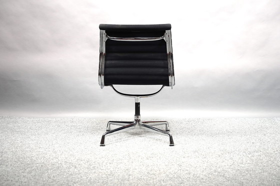 Image 1 of Mid - Century model Ea 102 swivel chair by Charles & Ray Eames for Vitra