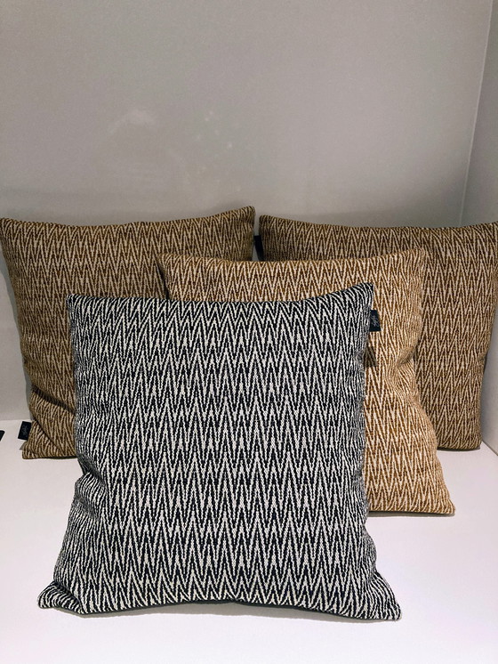 Image 1 of 4x Lyndyn pillows zigzag print