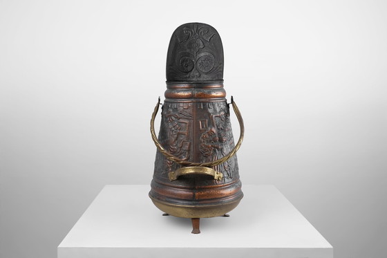 Image 1 of Paragüero de cobre con relieve martillado de una escena familiar medieval, Francia, ca. 1900