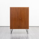 Credenza alta anni '60 con frontale a coste, teak, restaurata