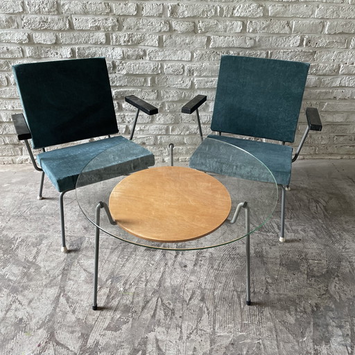 2x Wim Rietveld Chairs With Coffee Table