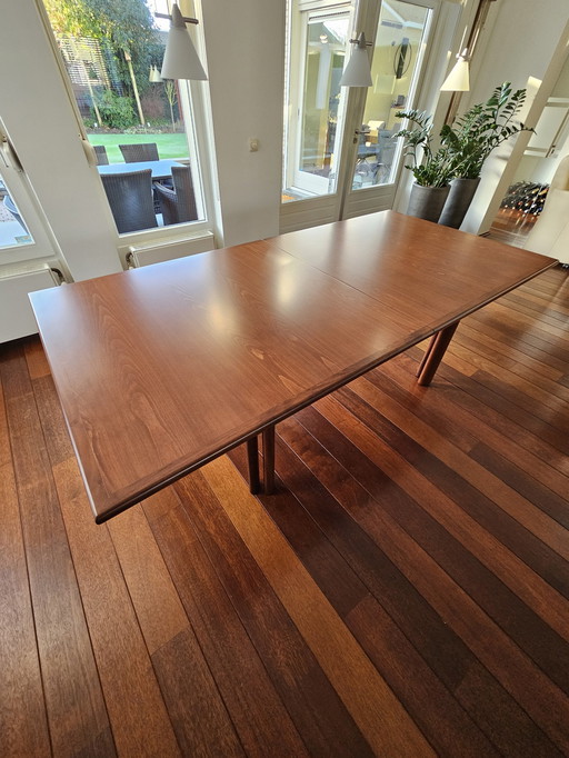 Extendable Dining Table