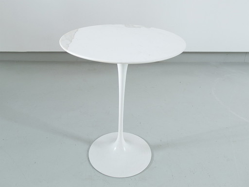 Eero Saarinnen Tulip side table with Carrara marble top for Knoll International, 1970s