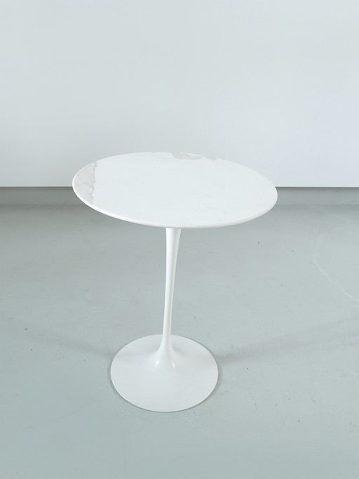 Eero Saarinnen Tulip side table with Carrara marble top for Knoll International, 1970s