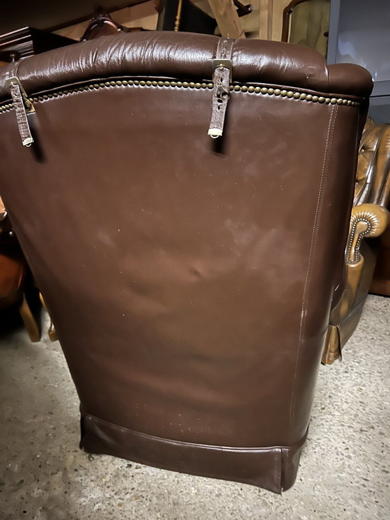 Image 1 of Poltrona in pelle color cioccolato 