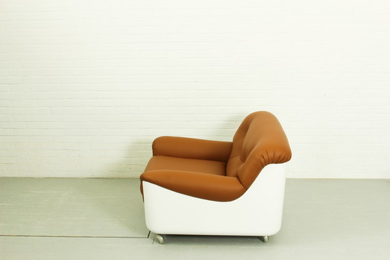 Image 1 of Poltrona lounge Space Age in fibra di vetro e pelle color cognac, anni '70