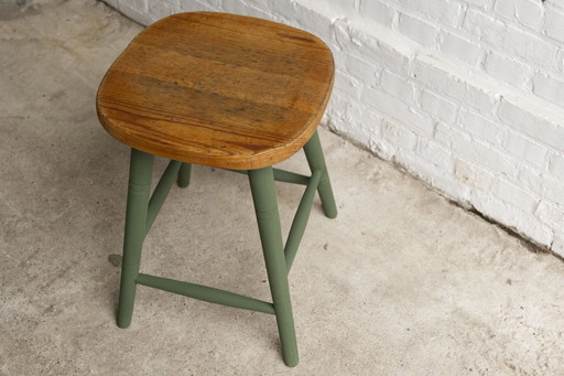 Tabouret en pin peint au lait, 1960