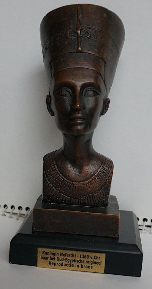 Nefertiti (Egyptian Queen)