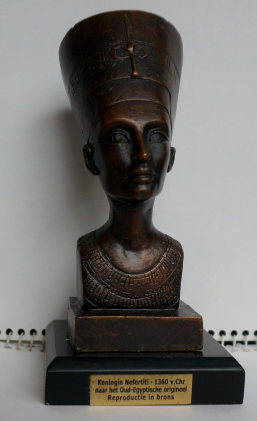 Nefertiti (Egyptian Queen)