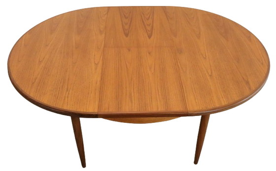 Image 1 of G-Plan table ronde à rallonge 'Glapwell' vintage
