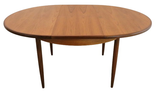 G-Plan round extendable dining table 'Glapwell' vintage