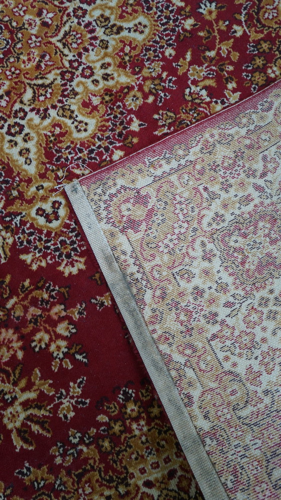 Image 1 of Tapis de style oriental aux couleurs jaune, or et rouge