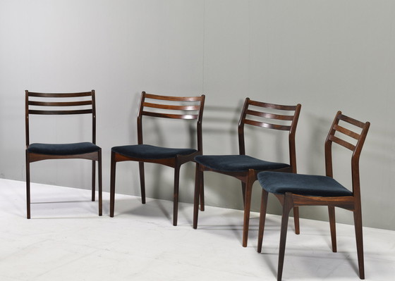 Image 1 of Ensemble de quatre chaises de salle à manger scandinaves *Nouveau rembourrage* - Danemark, vers 1960