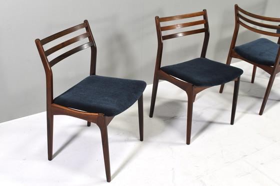 Image 1 of Ensemble de quatre chaises de salle à manger scandinaves *Nouveau rembourrage* - Danemark, vers 1960