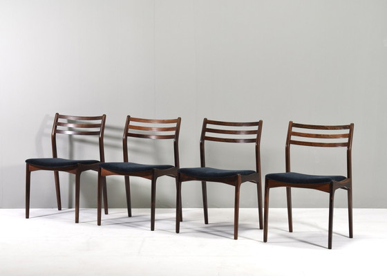 Image 1 of Ensemble de quatre chaises de salle à manger scandinaves *Nouveau rembourrage* - Danemark, vers 1960