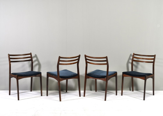 Image 1 of Ensemble de quatre chaises de salle à manger scandinaves *Nouveau rembourrage* - Danemark, vers 1960