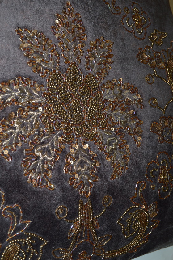 Image 1 of Cushion Velvet, Grey / Gold