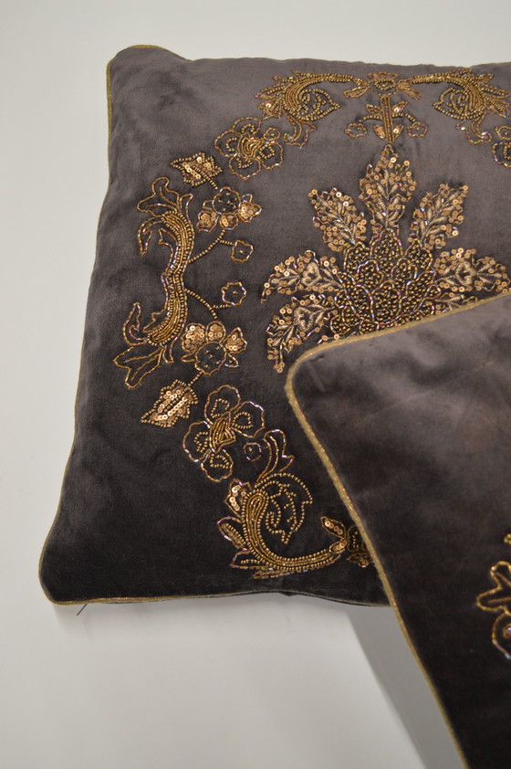 Image 1 of Cushion Velvet, Grey / Gold