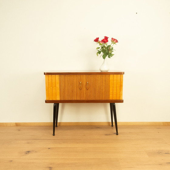 Image 1 of petite commode avec bandes décoratives verticales, noyer, années 1960